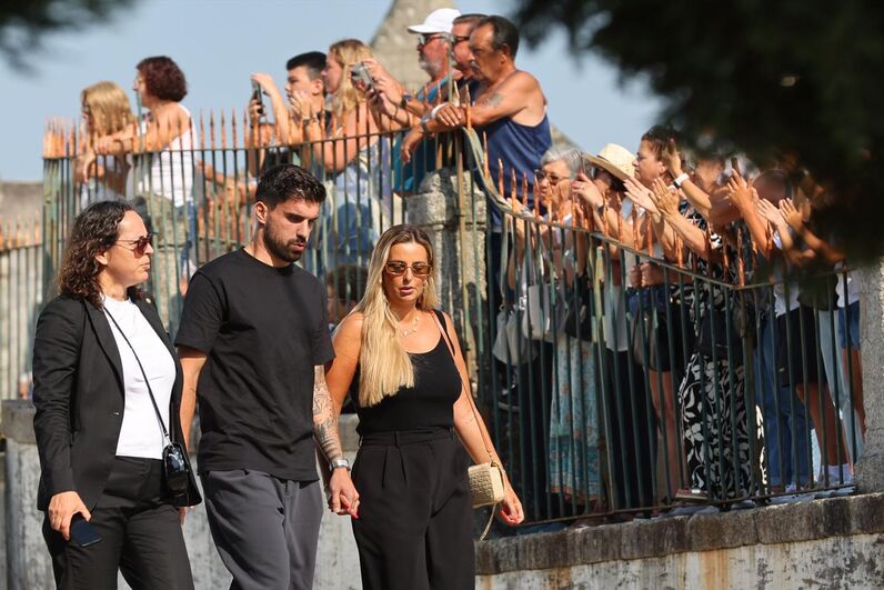 Colegas de Diogo Jota prestam homenagem no funeral