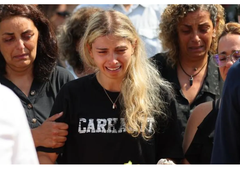 Funeral com luto e lágrimas marca despedida de André Silva