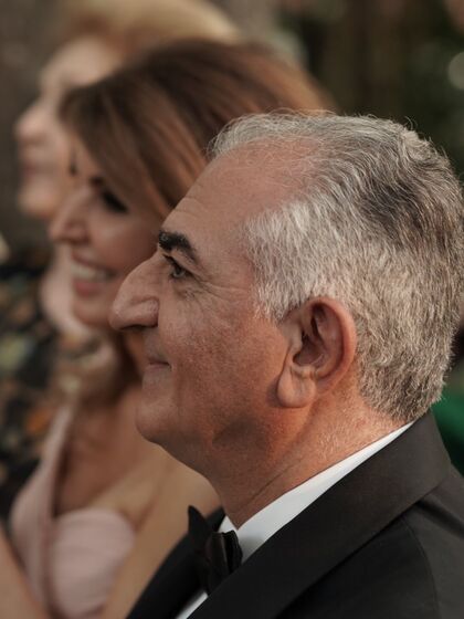Farah Diba surge em fotos do casamento da neta Iman com Sherman