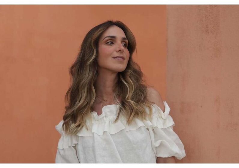 Rebeca Caldeira relata roubo em casa e desilusão nas redes sociais