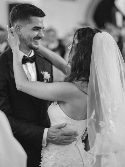 André Silva e Maria Rodrigues celebram um mês de casamento com fotografias da boda.
