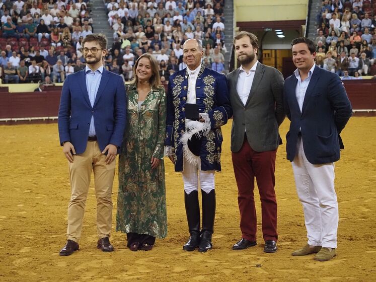 Filhos de D. Duarte de Bragança homenageiam Paulo Caetano no Campo Pequeno