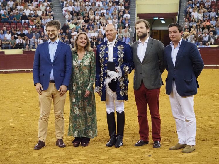 Filhos de D. Duarte de Bragança homenageiam Paulo Caetano no Campo Pequeno