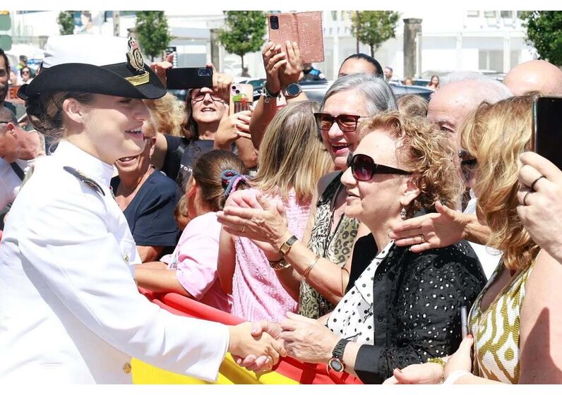 Princesa Leonor recebe homenagem e despede-se da Galiza na Escola Naval
