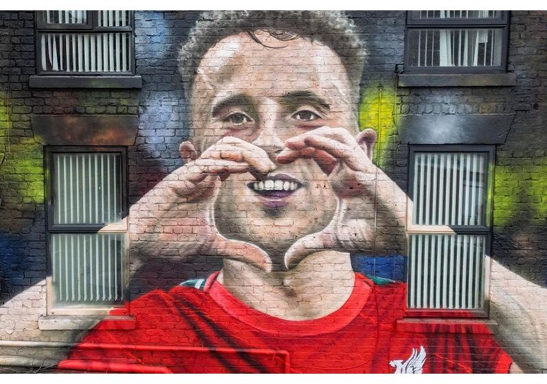 Mural de Diogo Jota, lenda do Liverpool, numa homenagem sentida da cidade
