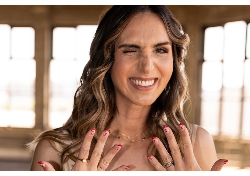 Rebeca Caldeira, influenciadora digital, ganha destaque nas redes sociais
