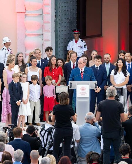 Família Grimaldi reunida no Mónaco com o príncipe Alberto e Charlene
