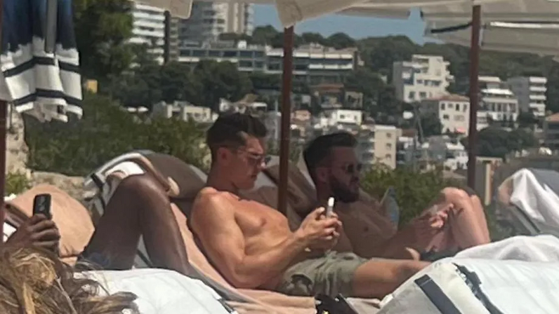 Gyökeres aproveita férias em Maiorca com amigos, longe de Inês Aguiar