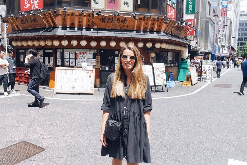 Sara Rocha, ex-nora de António Costa, viaja com Alexandre Poço para o Japão.
