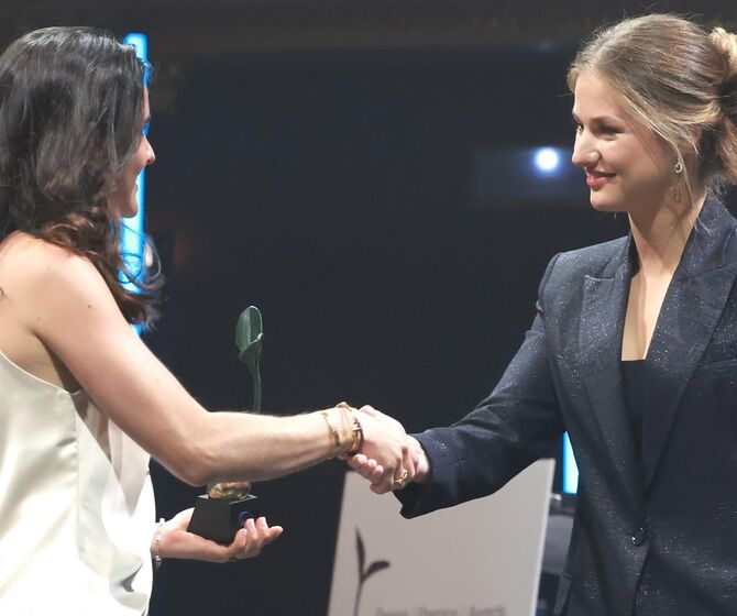 Princesas Leonor e Sofia nos Prémios Girona mostram estilos distintos