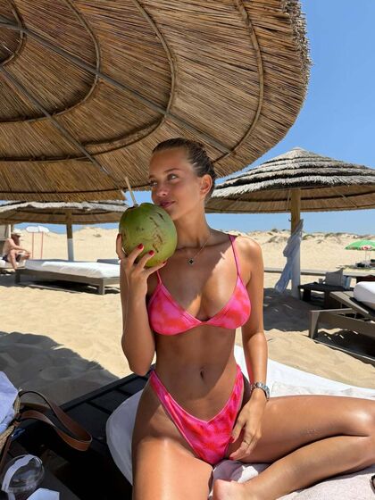 Magui Corceiro aproveita dias de descanso na praia da Comporta