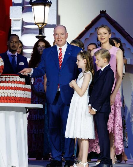 Alberto, Charlene, Jacques e Gabriella celebram os 20 anos de reinado