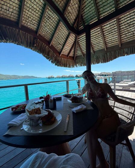 João Neves e Madalena Aragão aproveitam férias românticas em Bora Bora.

