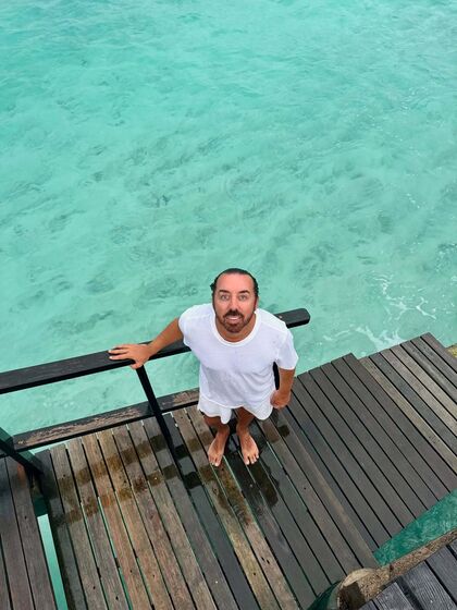 Flávio Furtado celebra aniversário nas Maldivas após férias na Tailândia