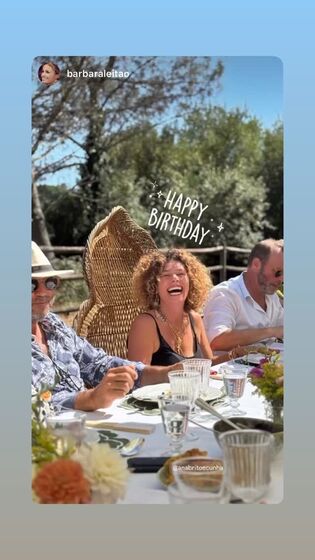 Ana Brito e Cunha celebra 50 anos com família e amigos numa festa memorável.
