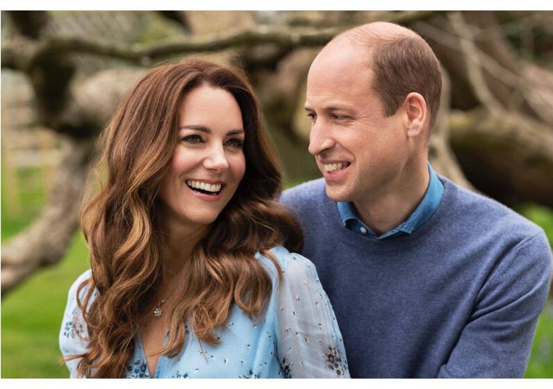 William e Kate, os Príncipes de Gales, juntos num momento de carinho