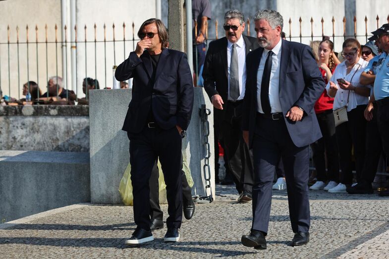 Colegas de Diogo Jota no funeral prestam homenagem