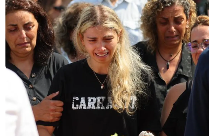 Funeral com luto e lágrimas marca despedida de André Silva