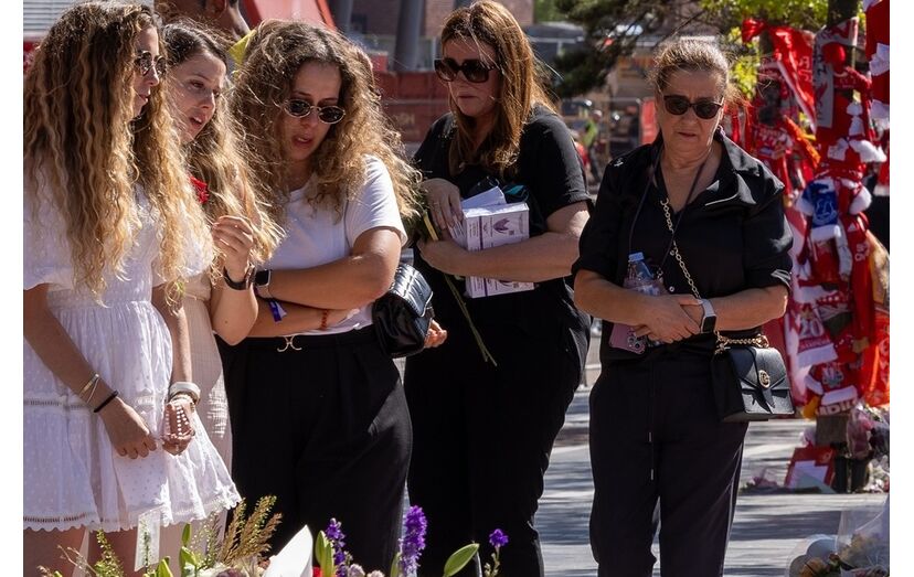 Rute Cardoso (à esq.) na homenagem a Diogo Jota