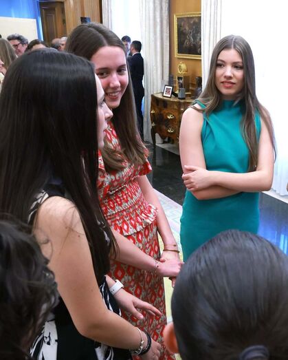 Letizia e Sofia destacam-se com elegância e vestidos de marcas espanholas