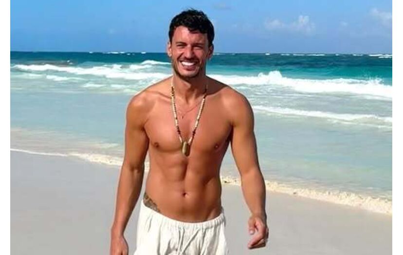 Ruben Rua surge apaixonado ao lado da namorada numa praia