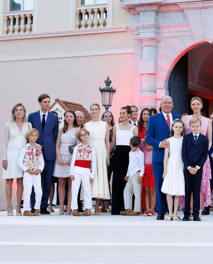Família Grimaldi reunida no Mónaco com o príncipe Alberto e Charlene