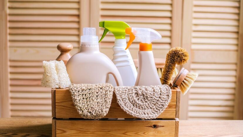 Utensílios e produtos para limpeza doméstica facilitam a rotina