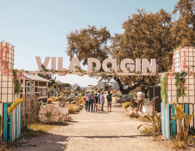 Vila do Gin, o primeiro parque temático do mundo dedicado ao gin, abriu no Alentejo
