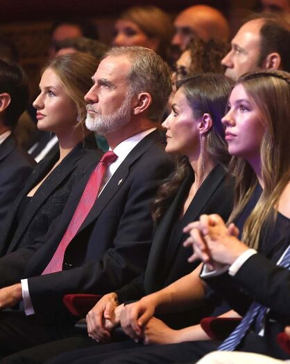 Família real espanhola junta na entrega de prémios: Felipe VI, Letizia, Leonor e Sofia