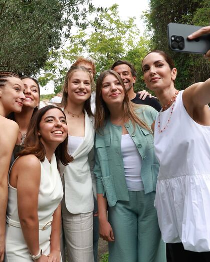 Princesas Leonor e Sofia destacam-se em Espanha com novos estilos e personalidades