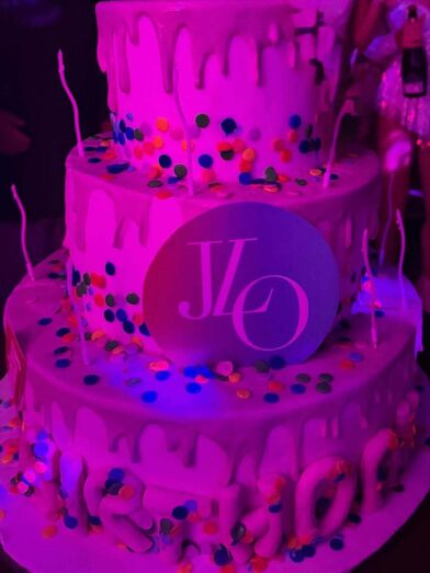 Jennifer Lopez celebra 56 anos com 'festão' na Turquia