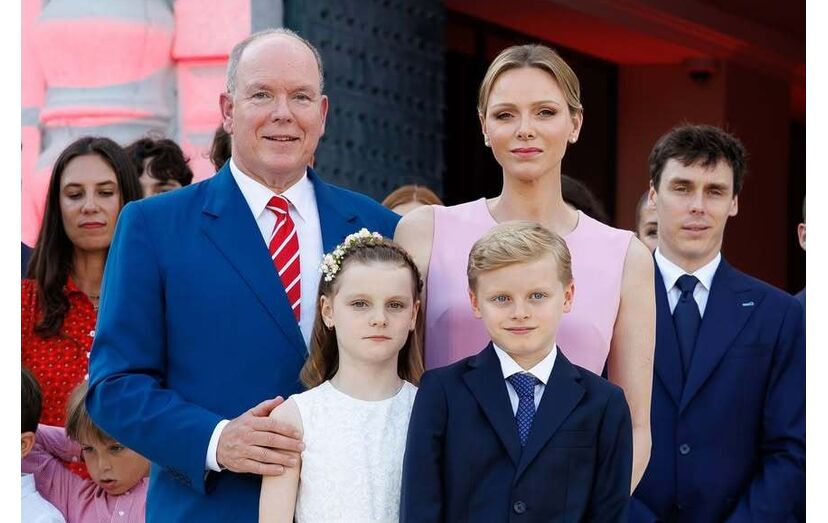 Alberto, Charlene, Jacques e Gabriella celebram os 20 anos de reinado