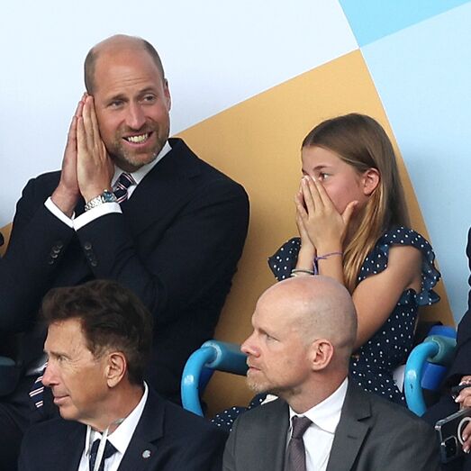 Príncipe William e Princesa Charlotte assistem a jogo do Europeu feminino na Suíça