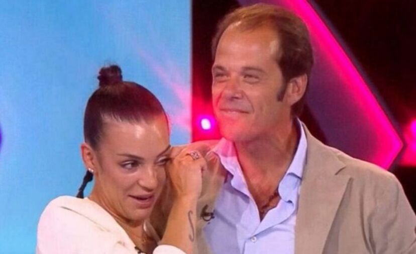 João Moura Caetano assume namoro com beijo em direto