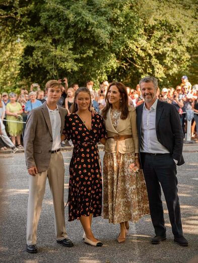 Família real dinamarquesa à chegada ao Castelo de Graasten