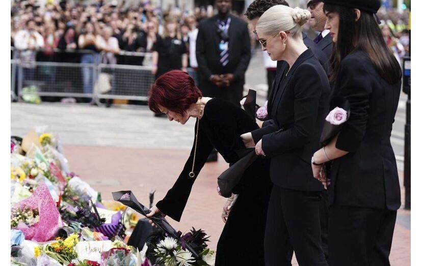 Sharon Osbourne presta homenagem no funeral de Ozzy Osbourne