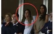 Rute Cardoso, viúva de Diogo Jota, assiste a homenagem no Estádio do Algarve