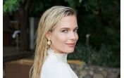 Eliza Spencer anuncia noivado com Channing Millerd em Santorini