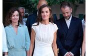 Letizia deslumbra no festival de cinema em Maiorca com um vestido branco elegante