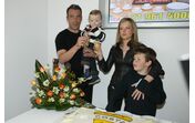 Jorge Costa celebra com a família e um bolo Costa Café