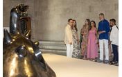 Família real espanhola visita exposição de arte em Palma de Maiorca com neto de Miró