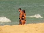 Luís Montenegro de férias com a mulher no Algarve