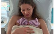 Mãe celebra um mês com gémeas prematuras após internamento hospitalar