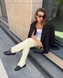 Ficar elegante com sapatos rasos? Ténis, mocassins ou sandálias são opção para looks requintados