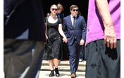 O filho Pedro e namorada, no último adeus a Teresa Caeiro