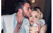 Madonna com o filho, Rocco Ritchie
