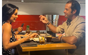 Luíza Abreu e João Moura Caetano jantam com companhia após o noivado