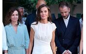 Letizia deslumbra no festival de cinema em Maiorca com um vestido branco elegante