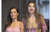 Rainha Letizia e Princesa Leonor num evento