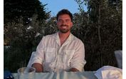 João Monteiro janta em Menorca com visual de luxo